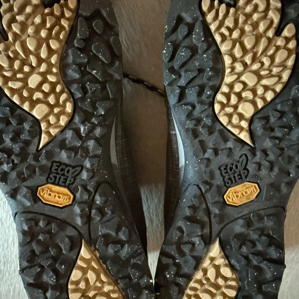 Patagonia Brown  Hiking Shoes - Picture 11 of 12